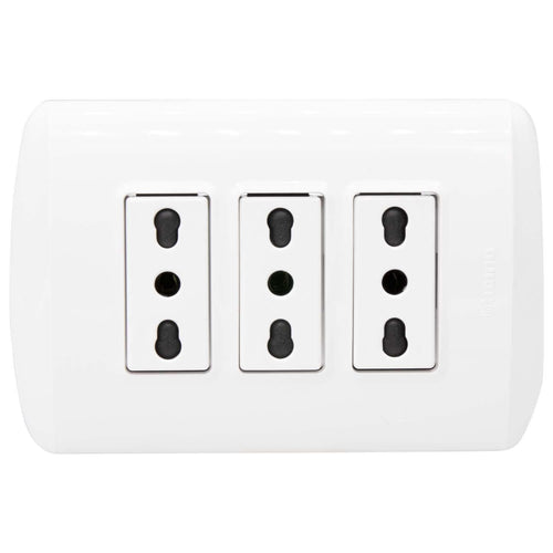 Placa Armada Modus Plus Tomacorriente Triple 10/16A Color Blanco