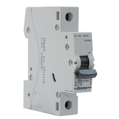 Interruptor automatico 10 A curva C 6KA.